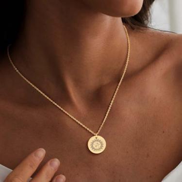 Imagem de Colar de ouro, moeda, disco, pingente gravado celestial, corrente banhada a ouro 14K, joia personalizada de ouro delicado, Medium, Latão, Sem Pedra Preciosa