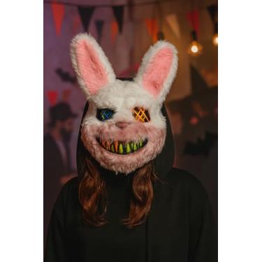 Imagem de Máscara Assustadora de Coelho para Halloween, Fantasia de Terror com Detalhes em Rosa e Branco, Acessório para Festas e Carnaval
