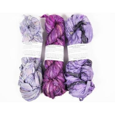 Imagem de Vintageandyou Fio de fita de seda Sari reciclado – Pacote com 300 g | Tiras de seda recicladas para crochê, tecelagem, macramé, tricô e artesanato de fibra | Roxo feito à mão