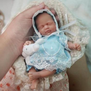 Imagem de Mini boneca de silicone Newtotlove de 7 cm com acessórios de alimentaç