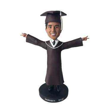 Imagem de Boné e vestido de graduação masculino feito à mão personalizado da sua foto Excelente presente para filhos graduados amigos do sexo masculino ideal para decorar um quarto ou escritório