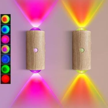 Imagem de GYZLK Luzes LED montadas na parede, 2 peças, arandela de parede operada por bateria com sensor de movimento, design de iluminação para cima/baixo, luzes de parede recarregáveis sem fio de 1500 mAh