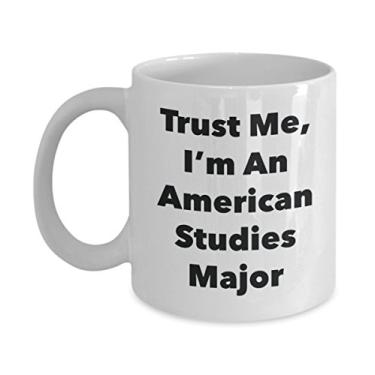 Imagem de Caneca Trust Me, I'm An American Studies Major - Caneca de café divertida - Lindas ideias de presentes de formatura para amigos e colegas de classe