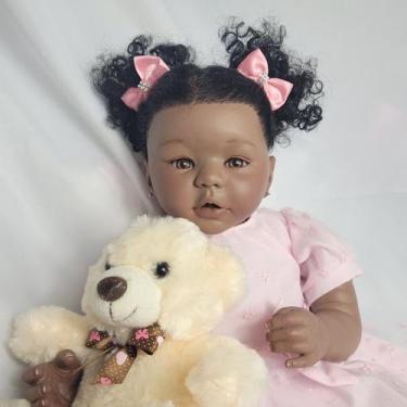 Imagem de Bebê reborn negra artesanal realista menina pode dar banho - Mundo Azu
