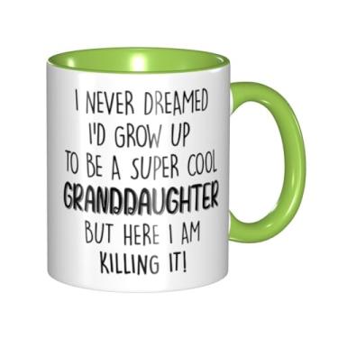 Imagem de LINKEQICHE Caneca de café para neta I Never Dreamed I'D Grow Up To Be A S-Uper Caneca de neta legal I Never Dreamed Caneca presente para neta da avó interna e alça verde 325 ml caneca
