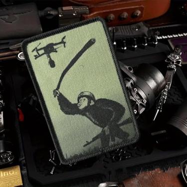 Imagem de Adesivo de drone Evolution Orangotango Attacks, 1 peça de adesivos engraçados de meme, patch tático de moral militar com suporte de gancho fixador, acessórios fofos para mochilas, coletes, jaquetas