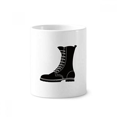 Imagem de Botas masculinas pretas de cano alto padrão delineado escova de dentes caneca, suporte de cerâmica, copo lápis
