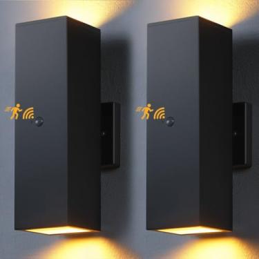 Imagem de SHIMR Pacote com 2 lâmpadas de varanda com sensor de movimento, iluminação externa do amanhecer ao anoitecer com base E26, luzes pretas para arandela à prova d'água, luz de parede externa quadrada