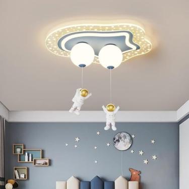 Imagem de Luminária de teto LED com regulagem de intensidade em forma de astronauta para quarto infantil, luminária embutida de 42 W com design de planeta em acrílico em azul e branco, lustre para qua