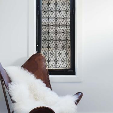 Imagem de Flortlias Película de privacidade para janela de vitral com padrão de vidro de chumbo texturizado para porta da frente do banheiro, flor estelar, 28 x 112 cm