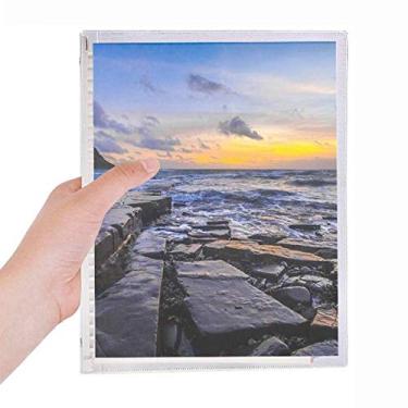 Imagem de Caderno de fotos da natureza com pedra oceânica e folhas soltas para diário recarregável