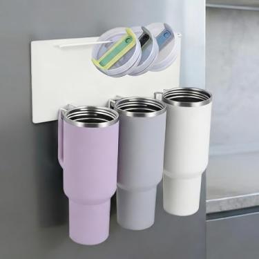 Imagem de Suporte magnético Stanley para geladeira – Organizador de copos 2 em 1 atualizado da Waycco com barra suspensa na tampa e ganchos deslizantes, serve para caneca Stanley Adventure, Yeti Rambler e a