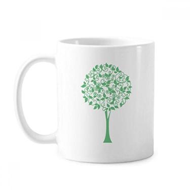 Imagem de Caneca de cerâmica de cerâmica com folhas de árvore verdes redondas e flores