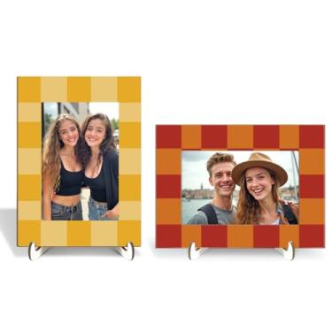 Imagem de 2 porta-retratos de madeira com estampa quadriculada amarela laranja com suporte de madeira, mesa de exibição de mesa, quarto, sala de estar, escritório, decoração de casa, acessórios de mesa