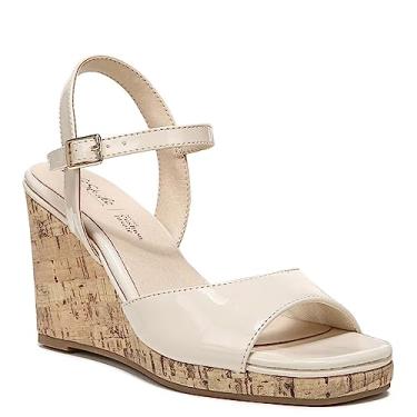 Imagem de Lifestride Sandália feminina Island Time com tiras, Patente de leite de amêndoa, 9 Wide