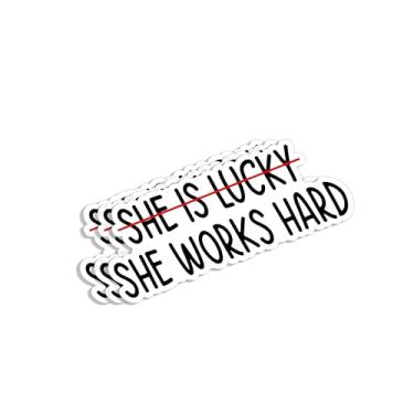 Imagem de (3 peças) Adesivo Not She is Lucky She Works Hard com frases inspiradoras significativas decalques de vinil motivacionais para copo laptop Kindle Phone garrafas de água livros - 3x1,2 polegadas
