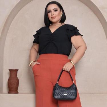 Imagem de Blusa Feminina Plus Size Tamanho Grande Com Botão Encapado e Decote em
