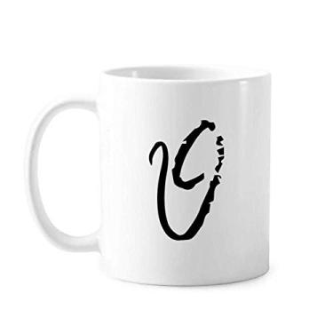 Imagem de Caneca de cerâmica com silhueta preta de alfabeto grego de porcelana e café