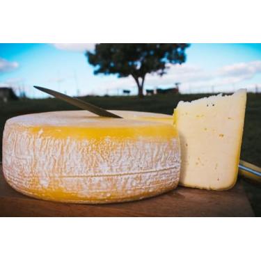 Imagem de Queijo Minas Artesanal Meia Cura, 20 dias de Maturação, Semi-Duro, Produzido na região da Serra da Canastra - 1kg