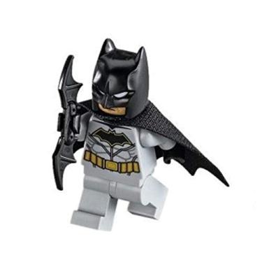 Imagem de LEGO Super-her is: Minifigura do Batman cinza com Batarang