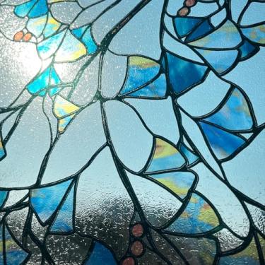 Imagem de ChicSkin Película original para vitrais desenhados à mão, película estática de vidro texturizado de privacidade para banheiro, janela de sacada de cozinha, porta frontal de vidro, gingko azul e