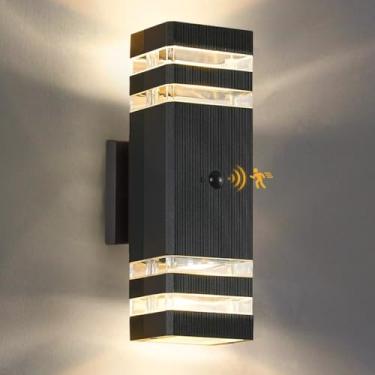 Imagem de SHIMR Luzes externas com sensor de movimento, luminária externa do crepúsculo ao amanhecer com lâmpadas LED incluídas, arandela de alumínio para cima e para baixo, luzes externas para casa, varanda