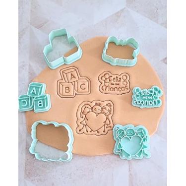 Imagem de Conjunto de Cortadores e Carimbos para Biscoitos, Tema Dia das Crianças, ABC e Corações