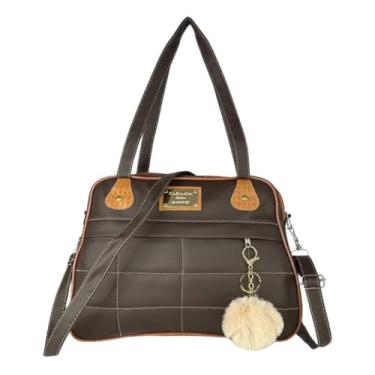 Imagem de Bolsa Feminina Elegante, Couro Sintético Marrom, Alça Transversal, Detalhe Pompom Rosa (Marrom)
