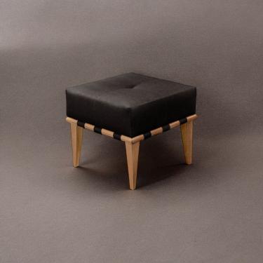 Imagem de Puff Banqueta em Madeira Maciça Noé Luxo Preto