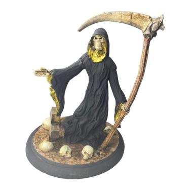 Imagem de Escultura Caveira Foice no Cemitério Dourado 22 cm Resina