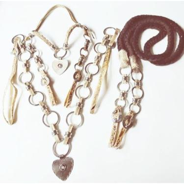 Imagem de Traia De Couro Crú Cabeçada Peitoral E Redea Lã Pra Cavalo - selaria f