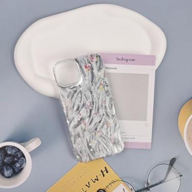 Imagem de O padrão de linha inclui capas de telefone pequenas flores e borboletas, fundo espelhado ondulado de água, compatível com iPhone 15, moldura de câmera elevada para proteção aprimorada da lente da