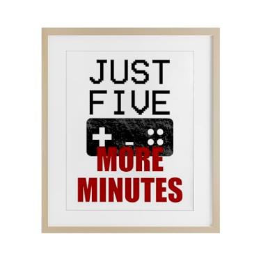 Imagem de Stupell Industries Impressão emoldurada branca Five More Minutes Gamer Under Glass, design por Kim Allen, 53 x 43 cm