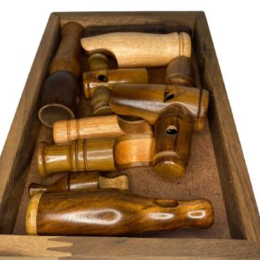 Imagem de 9 Apitos De Madeira P/ Aves E Animais Silvestres Caça Livro