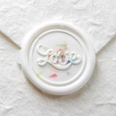 Imagem de Nuvretk 25 adesivos de lacre de cera feitos à mão - Selos autoadesivos Love Design para convites, envelopes e embalagens (branco)