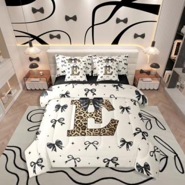 Imagem de Conjunto de cama Queen, com estampa de leopardo marrom e letra E, laço preto com letra E, conjunto de cama inclui edredom, conjunto de lençol, fronhas e fronhas, decoração de quarto estilo princesa