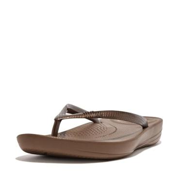 Imagem de FitFlop Chinelo feminino iQushion de borracha com palmilha contornada para caminhada, sandálias ergonômicas leves com suporte de arco e almofadas de impacto nos pés, bronze, 34 mulheres