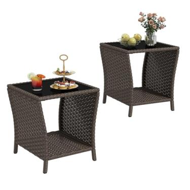 Imagem de kinbor Mesa lateral de vime para ambientes externos – mesa pequena de vidro temperado com prateleira de armazenamento para pátio, varanda e varanda, rattan PE durável e estrutura de ferro