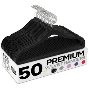 Imagem de Utopia Home Cabides de veludo pacote com 50 cabides antiderrapantes - cabides pretos - cabides para terno com gancho rotativo de 360 graus - cabides resistentes - cabides para calças