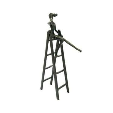 Imagem de Escultura Enfeite Mulher na Escada Preto Luxo - LUXdécor