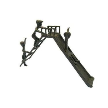 Imagem de Escultura Enfeite Crianças no Escorregador Impecavel - LUXdécor