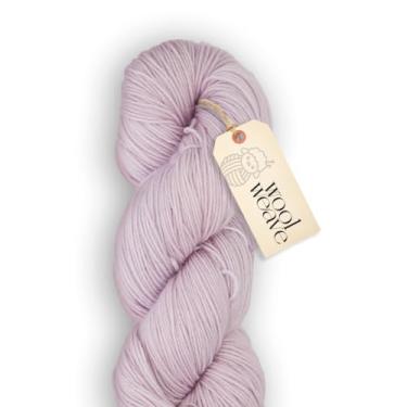 Imagem de Woolweave Fio de peso para dedos – Fios de meia tingidos à mão, 75% lã de merino extrafina e 25% poliamida, 100 g de novelo, 438 jardas – Leve, macio e durável fio roxo claro para tricô e crochê