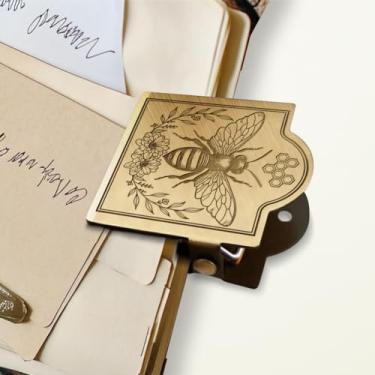 Imagem de ANATTASOUL Clipe de fichário de latão vintage guirlanda de abelha grampo de papel para diários, clipe de livro de metal resistente para cadernos, suporte de página de marcadores de página