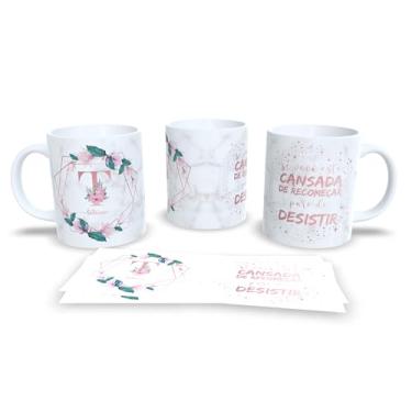 Imagem de Caneca Personalizada com Letra A, Design Floral Rosa, Branca com Frase Motivacional Amanda (T)