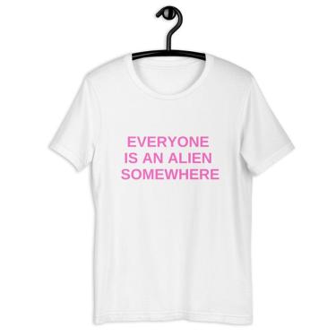 Imagem de Camiseta Blusa Tshirt Feminina - Everyone Is An Alien Somewhere
