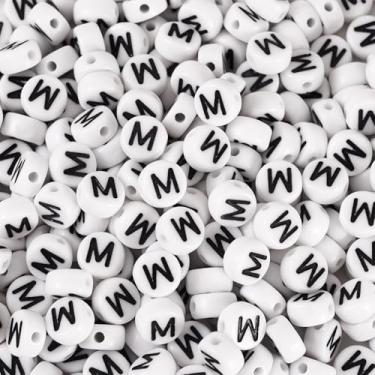 Imagem de Spritewelry 500 peças de contas de letra acrílica contas brancas do alfabeto letra M redonda plana com orifício horizontal para artesanato, pulseira, colar, chaveiro, cordão