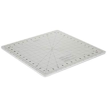 Imagem de Fiskars Tapete de corte rotativo - grade de 35,5 x 35,5 cm para cortar quadrados de tecido facilmente - perfeito para projetos de acolchoamento, costura e artesanato - tapete autorreparável - cinza