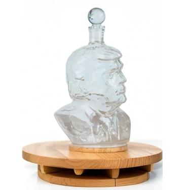 Imagem de Conjunto de decantador de uísque com tema Trump - Garrafa e copos de vidro de 740 ml para vinho e bourbon - presente de novidade política para homens, pai, marido - decoração de bar para casa (edição