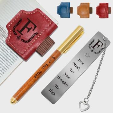 Imagem de Marcador de livro personalizado com suporte de caneta, conjunto de marcadores de livro de couro magnético personalizado com canetas de madeira personalizadas e marcador de livro de metal – para