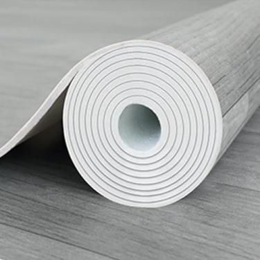 Imagem de Rolo de Piso Vinílico à Prova D'Água e Piso Laminado Antiderrapante para Banheiro, Sala de Estar e Aluguel - Inclui Adesivos de Piso, Grãos de Madeira e Azulejos(Gray,6.5X32.8FT)